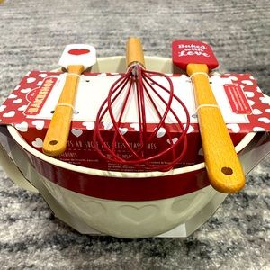 Mixing bowl and baking utensil set